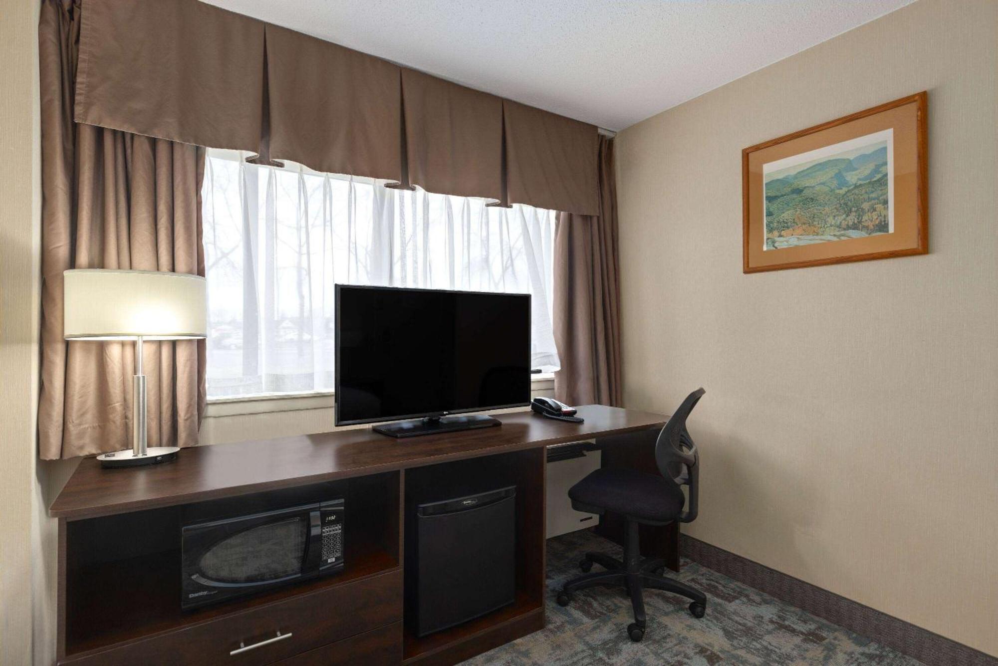 Travelodge By Wyndham Thunder Bay On Экстерьер фото